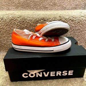 Size 10 toddler orange converse